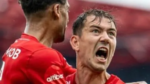 “湖人差点失去“汤神替身”，其小球策略贡献巨大，与超级阵容无缝对接。”